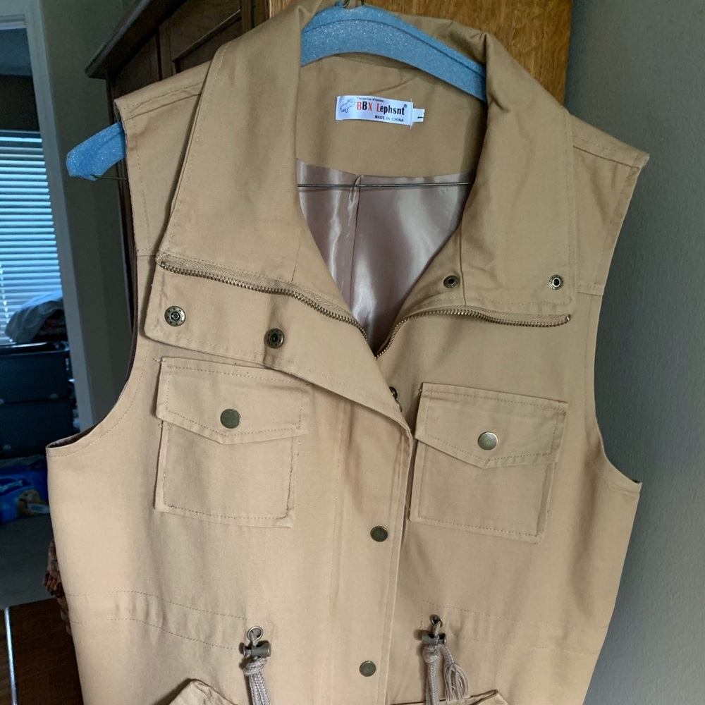 Tan Utility Vest, NEVER WORN.